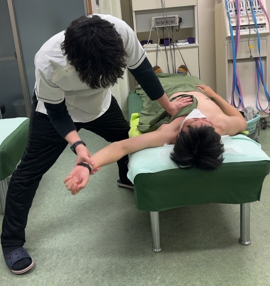 肩こりの原因になる大胸筋や小胸筋を緩める整体