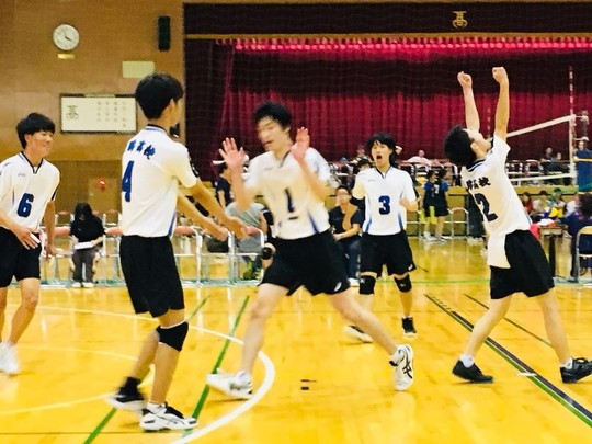 高校時代はバレーボール部に所属していました