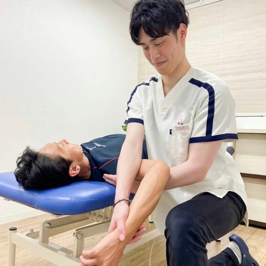 肩関節の可動域を広げ、肩への負担を減らし再発しにくい体にする五十肩・四十肩改善整体